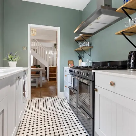 Pass The Keys 52 Rose St - Beautiful Renovated 2 Bed Tatil Evi *