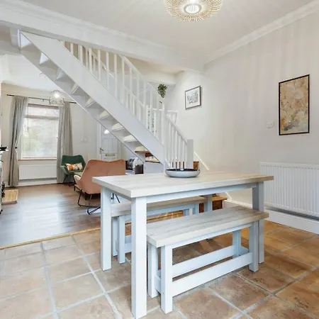 Pass The Keys 52 Rose St - Beautiful Renovated 2 Bed *